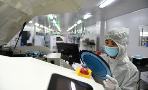 畢業(yè)就跑美國,清北2萬人才流失,比芯片壟斷還嚴峻,該怎么辦